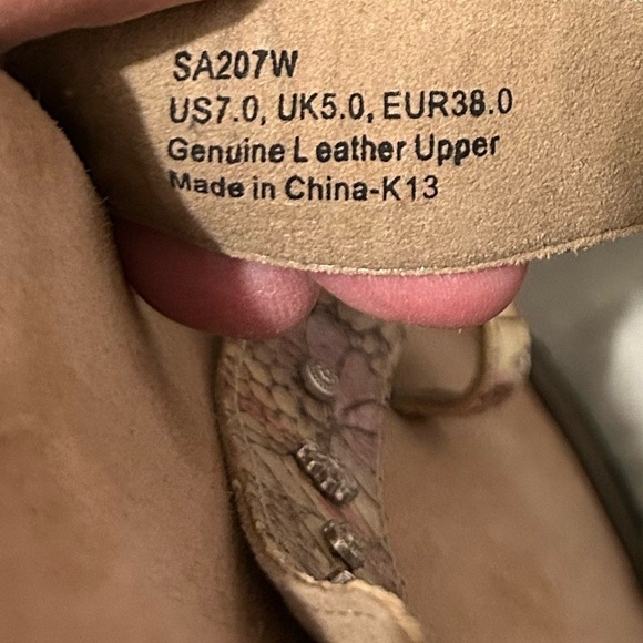 AETREX Izzy Adjustable Slide Sandals Rose Cream Gold Snakeskin Silvertone Studs - Picture 10 of 10